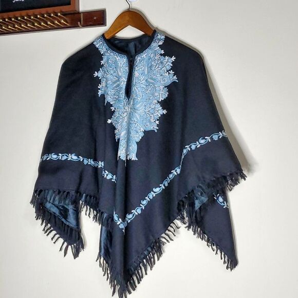 Beautiful Fringe Southwestern Poncho with Light Blue Applique - Picture 9 of 13